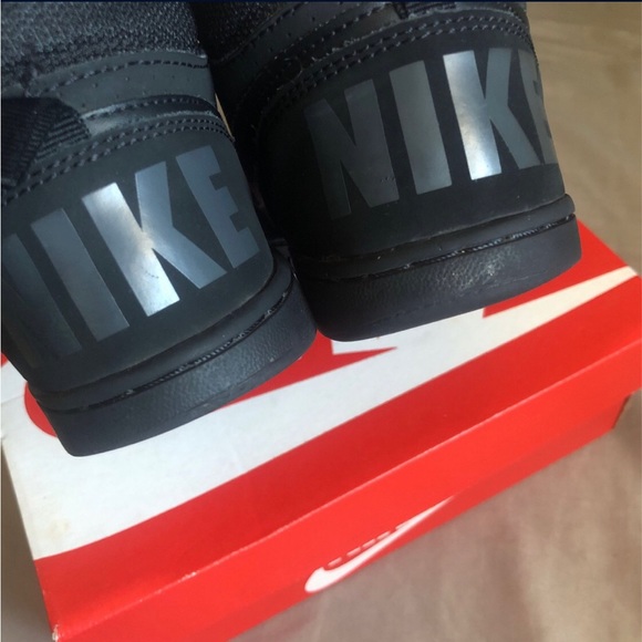 Nike (Kids) - Picture 7 of 9